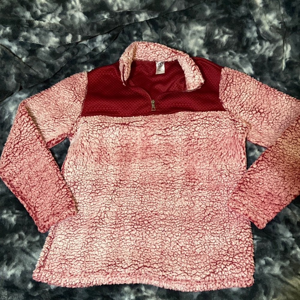 Size M Athletic brand. Never been worn before, only washed once
